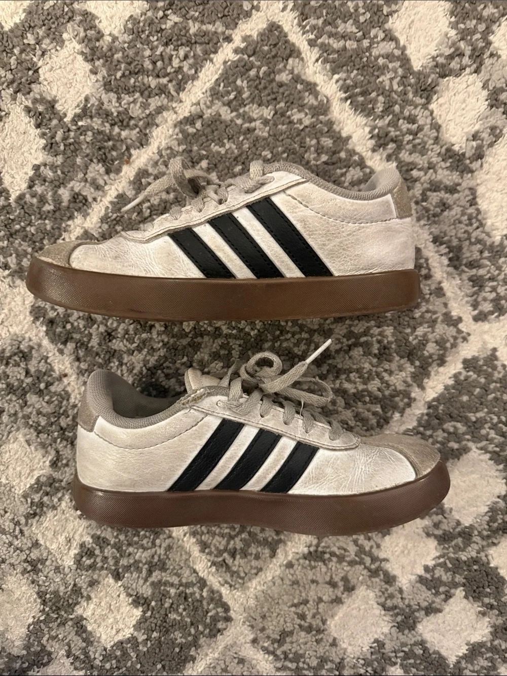 adidas Kids White & Black Retro Trainer